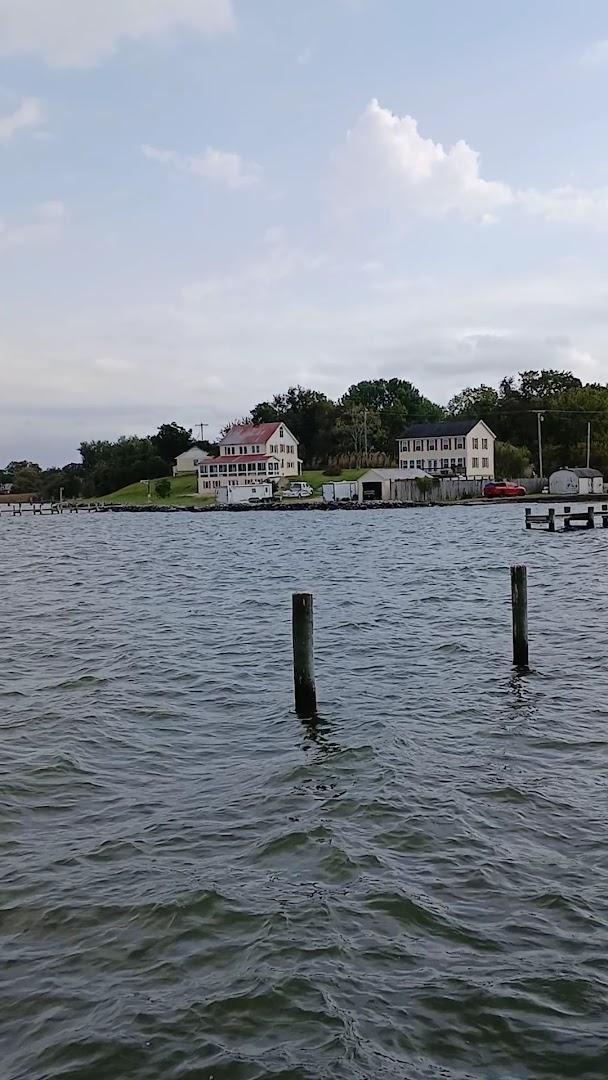 Seabreeze Restaurant & Tiki Bar