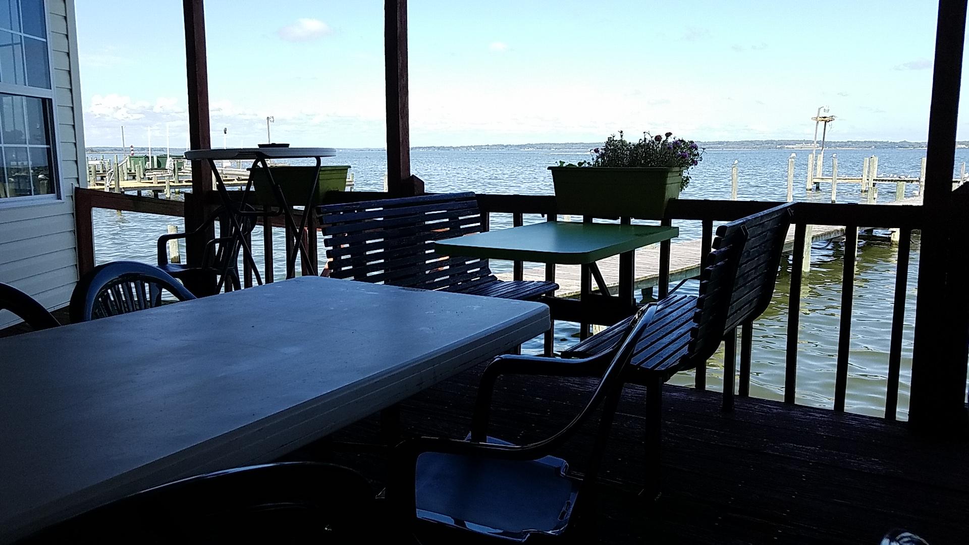 Seabreeze Restaurant & Tiki Bar
